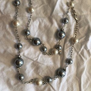 Stella & dot faux pearl necklace